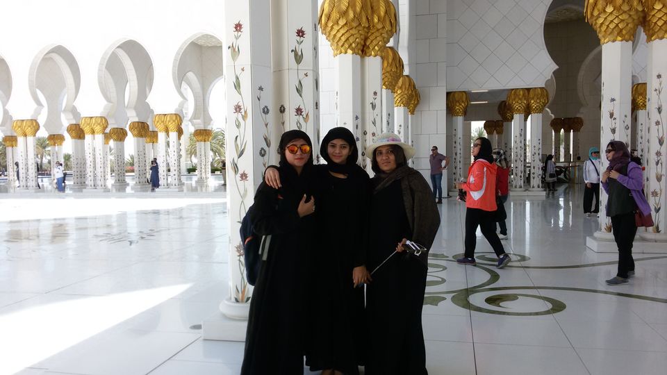 Photo of Sheikh Zayed Grand Mosque - Abu Dhabi - United Arab Emirates by Shaili Gupta