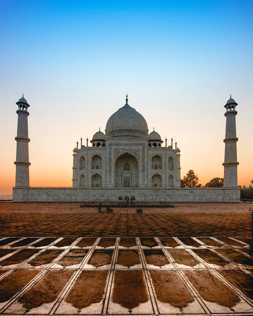 Photo of Agra - Taj Mahal by Shobhit Khatter