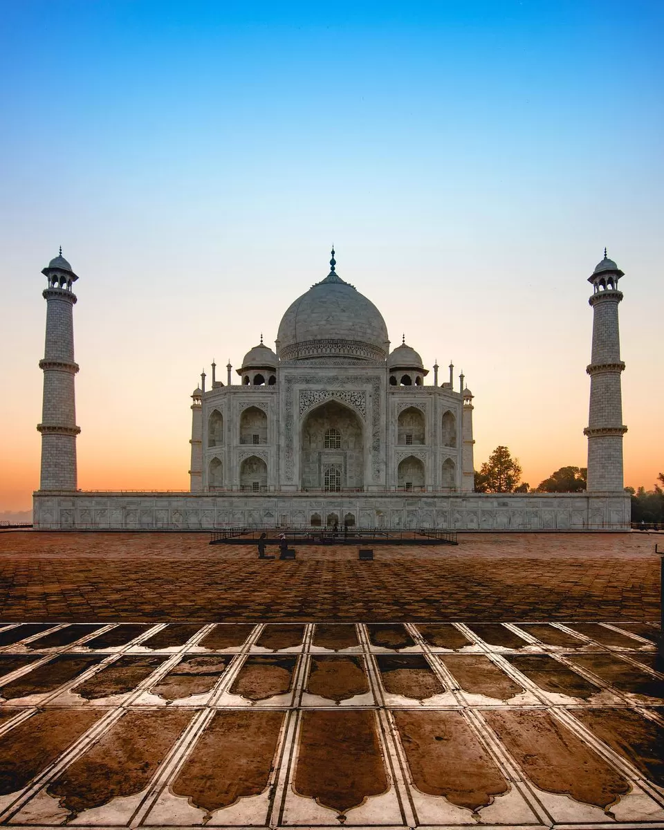Photo of Agra - Taj Mahal by Shobhit Khatter