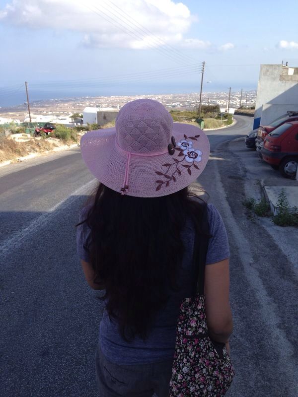 Photo of Amazing Santorini!! 4/10 by Lisa