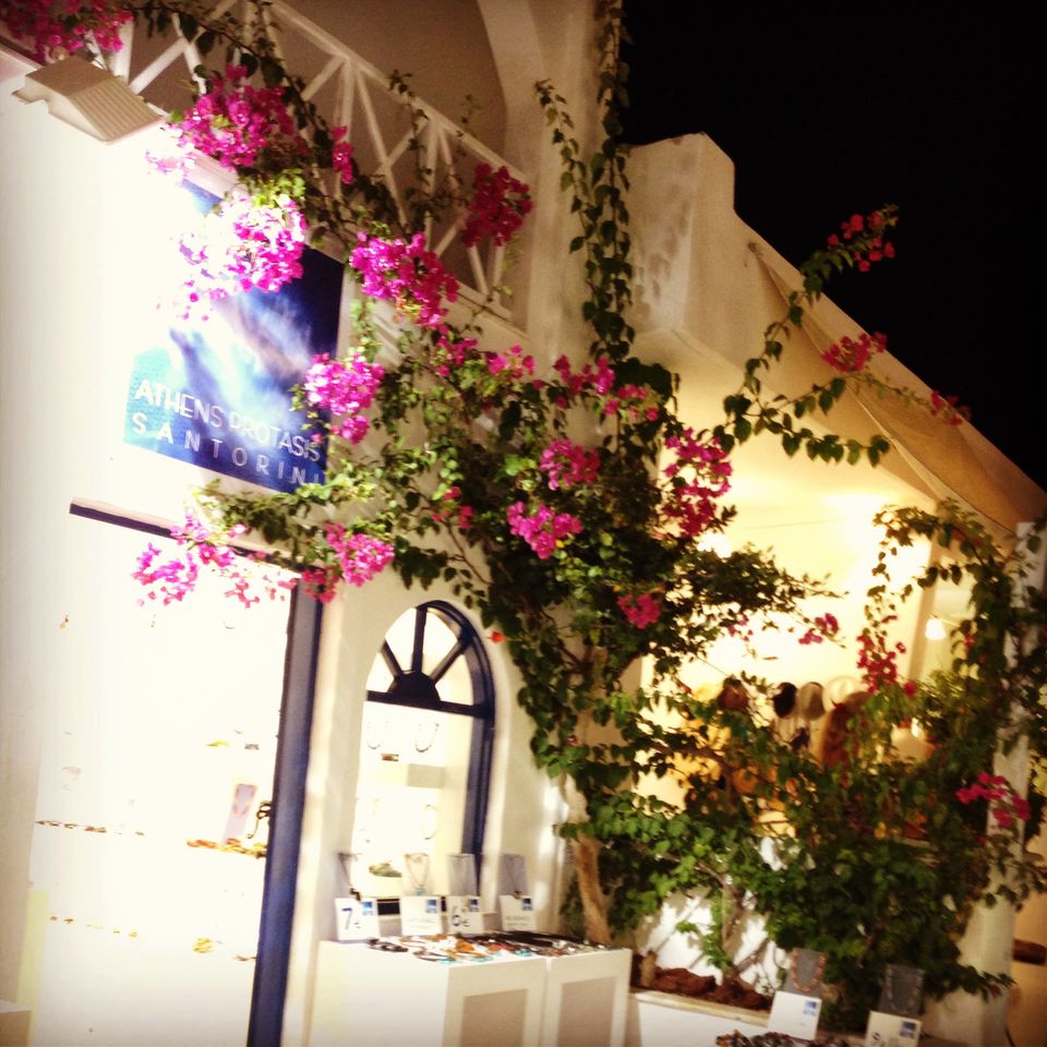 Photo of Amazing Santorini!! 8/10 by Lisa