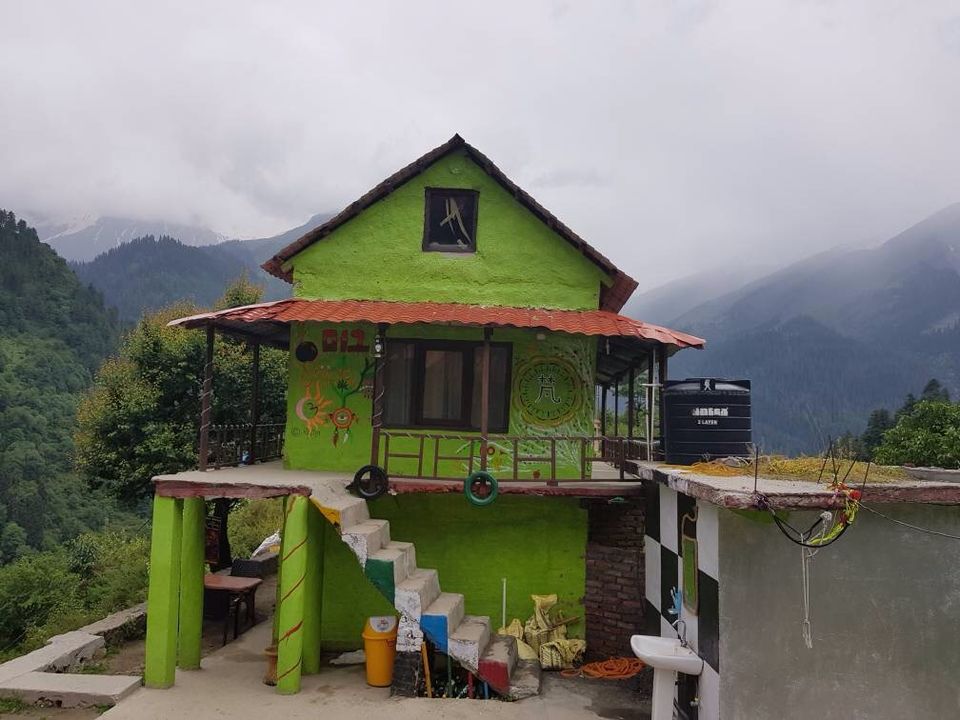 Photo of Yes you can go to heaven- Kheerganga Trek 10/10 by meenal guglani