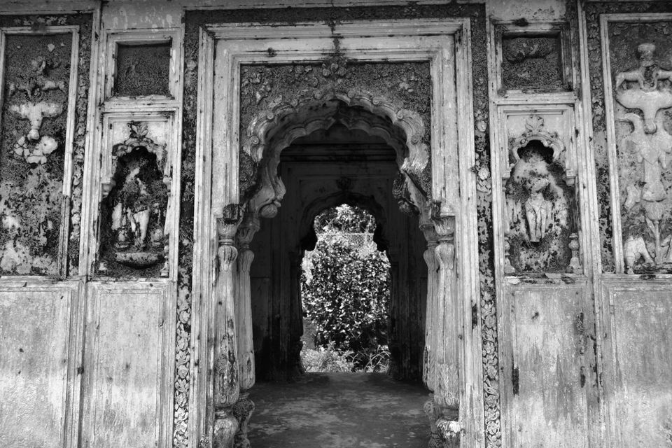 Photo of Nalknad Palace Road, Yevakapadi, Karnataka, India by LonelyCanopy