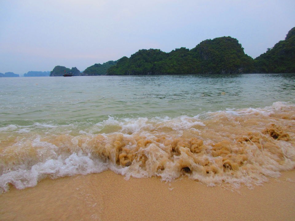 Photo of Hạ Long Bay, Thành phố Hạ Long, Quảng Ninh, Vietnam by LonelyCanopy_Art&Travel