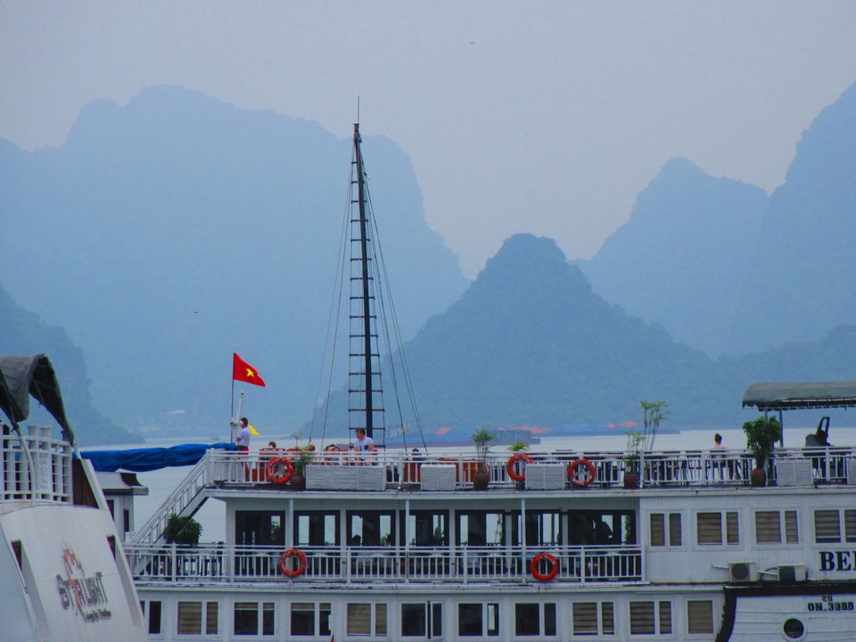 Photo of Hạ Long Bay, Thành phố Hạ Long, Quảng Ninh, Vietnam by LonelyCanopy_Art&Travel