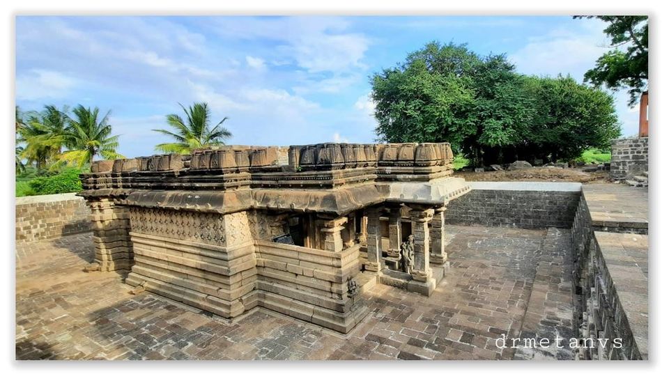 Photo of Beautiful & Ancient Shri Sangmeshwar and Shri Harihareshwar Temple, Kudal Sangam Hattarsang, Solapur 11/49 by Dr. Vyankatesh Metan