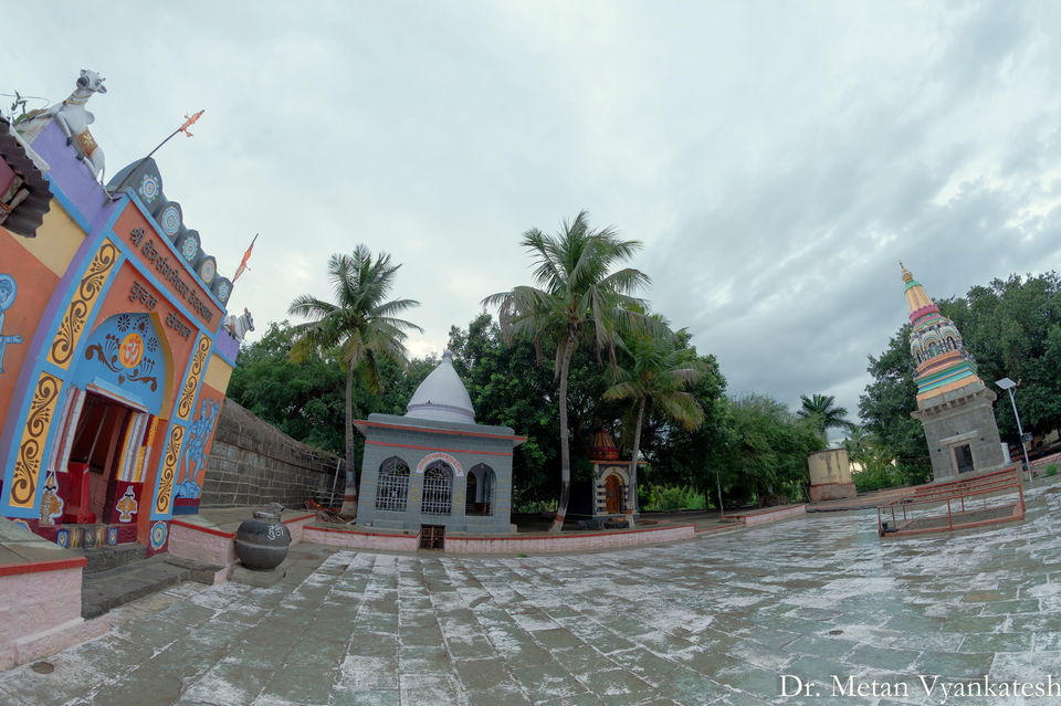 Photo of Beautiful & Ancient Shri Sangmeshwar and Shri Harihareshwar Temple, Kudal Sangam Hattarsang, Solapur 3/49 by Dr. Vyankatesh Metan