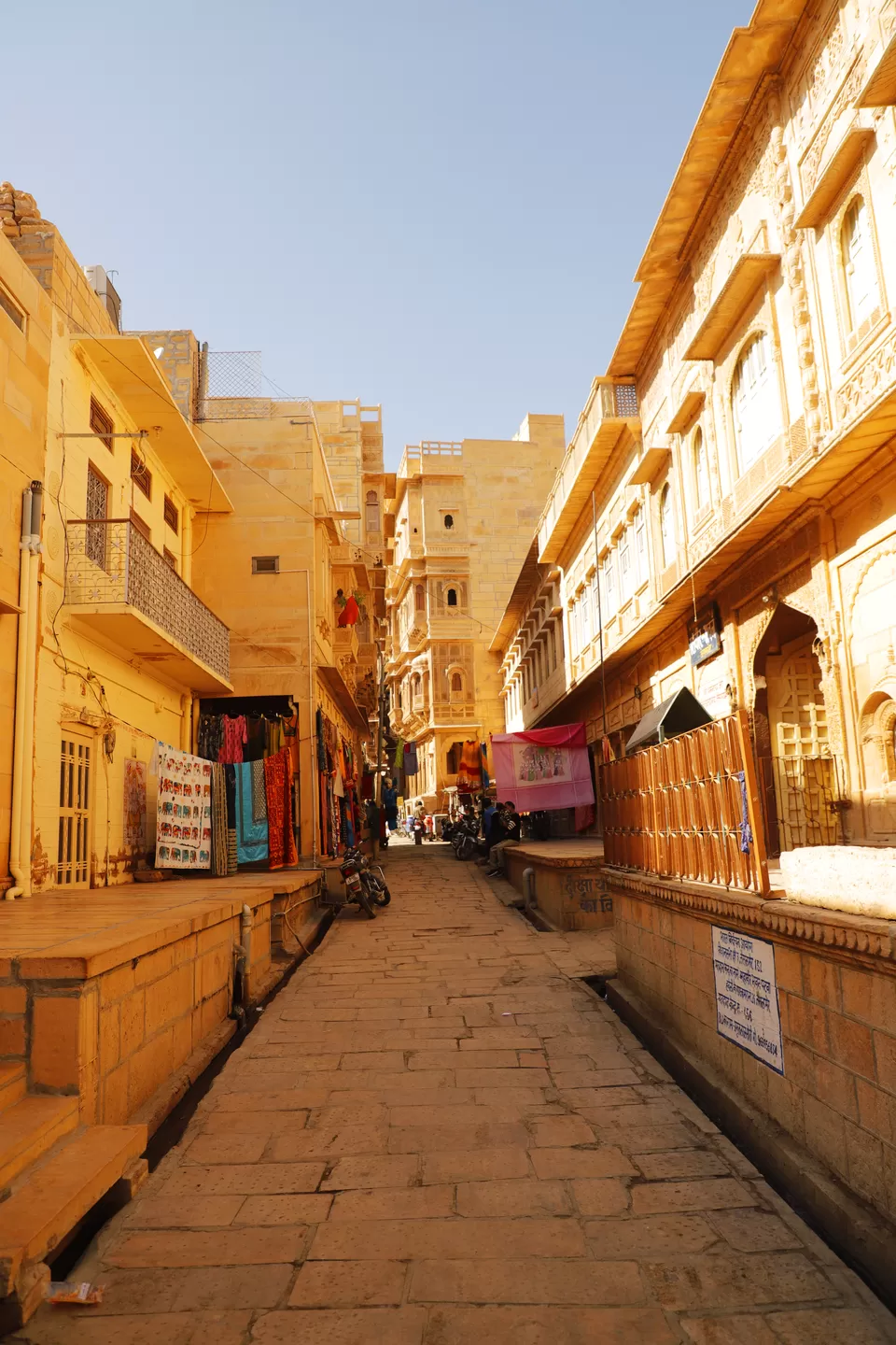 Photo of Patwon Ki Haveliyan, Amar Sagar Pol, Jaisalmer, Rajasthan, India by Kashish Lamba