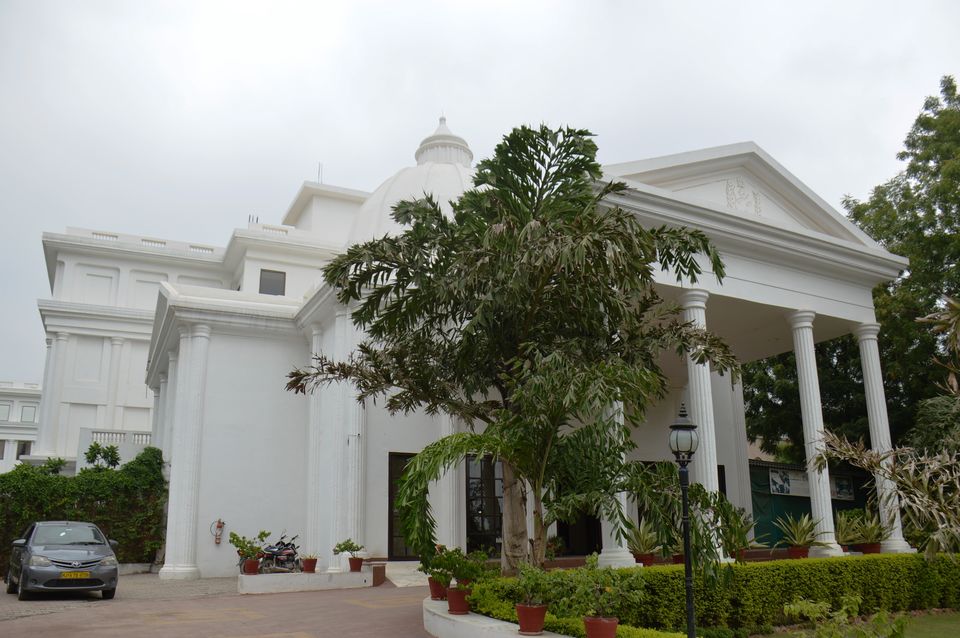 Photo of Combining royal living with vintage cars, this hotel is redefining hospitality in Rajasthan 1/3 by Khursheed Dinshaw