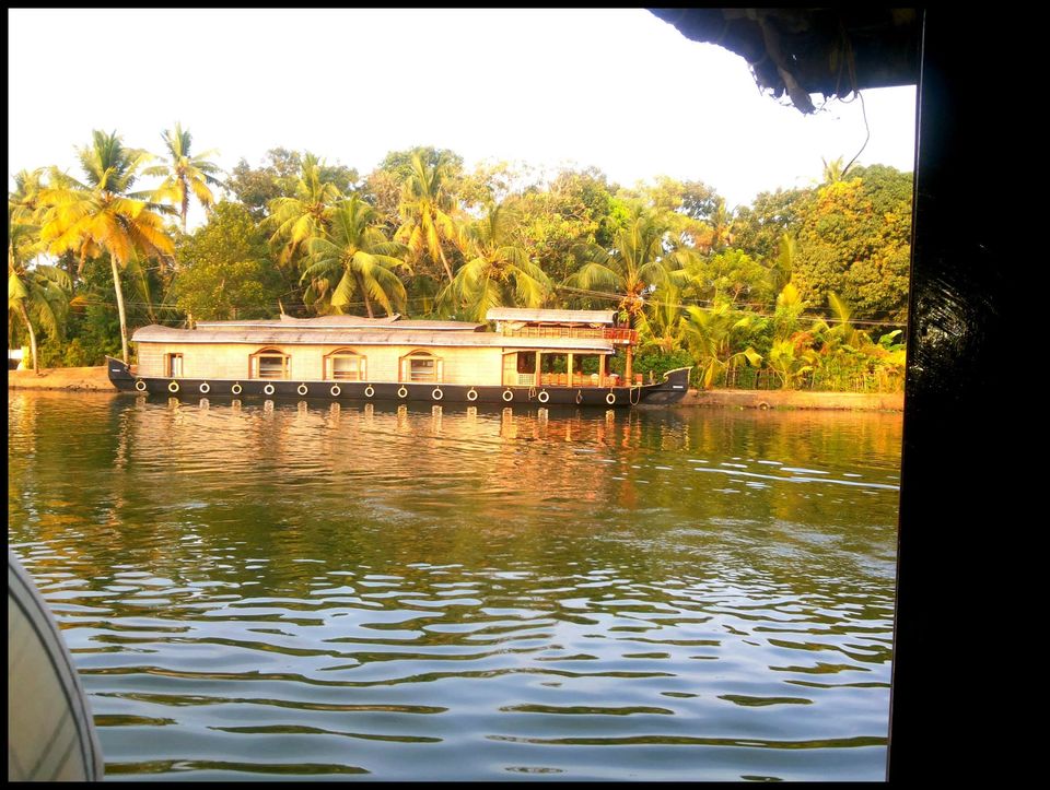 Photo of Rucksack & My story to Kerala-God's own country.. 1/3 by Sananda Mukherjee