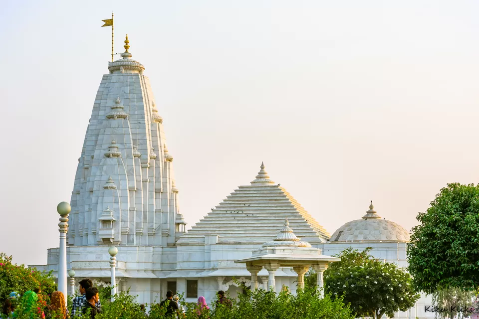 Photo of Birla Mandir Parking Lot, Moti Doongri Road, Tilak Nagar, Jaipur, Rajasthan, India by Kiran Kumnoor (Little Detours)