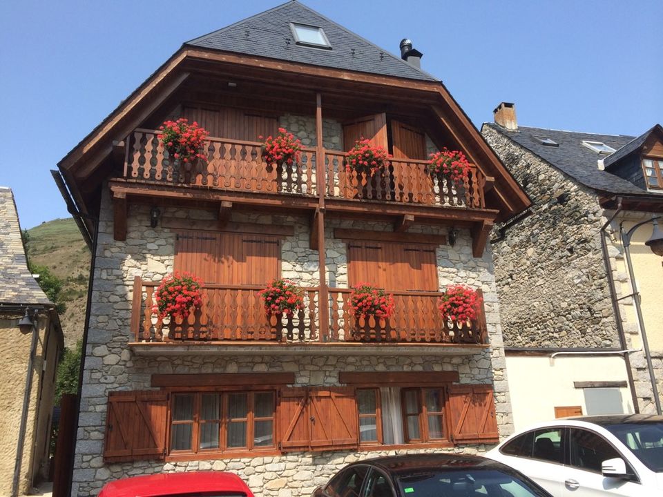 Photo of Luchon 2/10 by Colin Chaplin