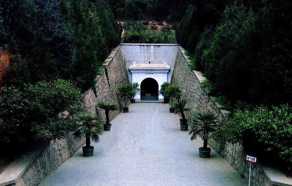 Photo of Dingling Tomb, Beijing, China by WikiBeijing