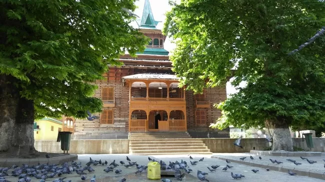 Photo of Shah E Hamdan (R.H) Mosque, Shamswari, Srinagar by Disha Kapkoti