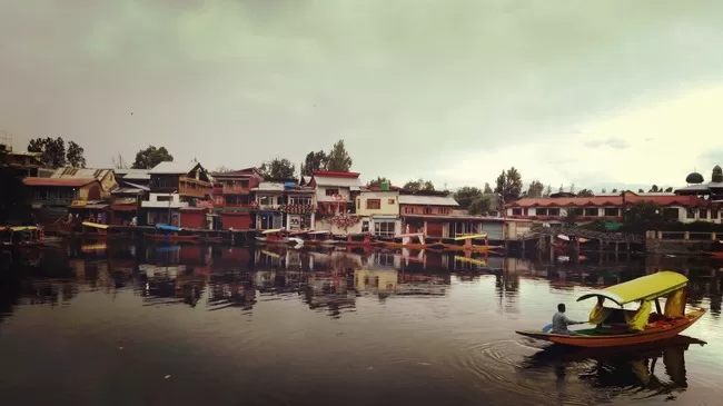 Photo of People of Kashmir Showed Me That Srinagar Tourist Places Are More Than Just Dal Lake and Shikaras by Disha Kapkoti