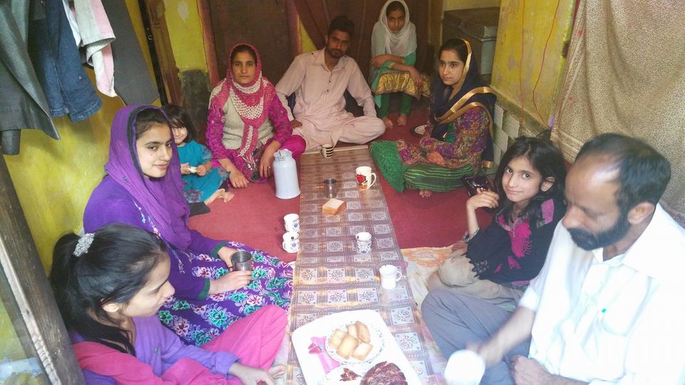 Photo of People of Kashmir Showed Me That Srinagar Tourist Places Are More Than Just Dal Lake and Shikaras 3/7 by Disha Kapkoti
