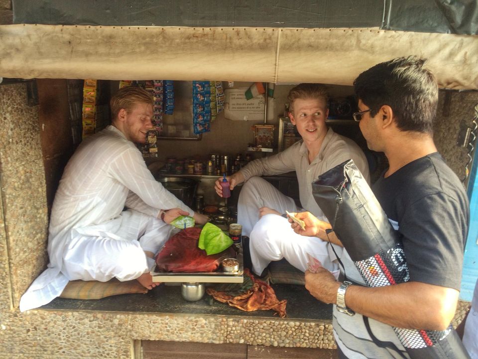 Photo of 2 Foreigners In Bollywood And The Discovery Of Mumbai In Style: Here's Their Story 2/10 by Disha Kapkoti