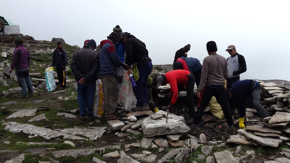 Photo of Trekkers Collect 2,127 kg Of Waste On The Roopkund Trail Giving Mountains The Respect They Deserve 6/8 by Disha Kapkoti