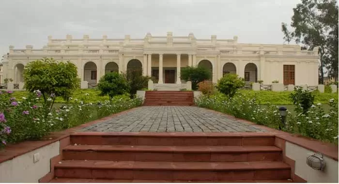 Photo of Administrative Block, Vishvavidalaya Marg, University Enclave, New Delhi, Delhi, India by Disha Kapkoti