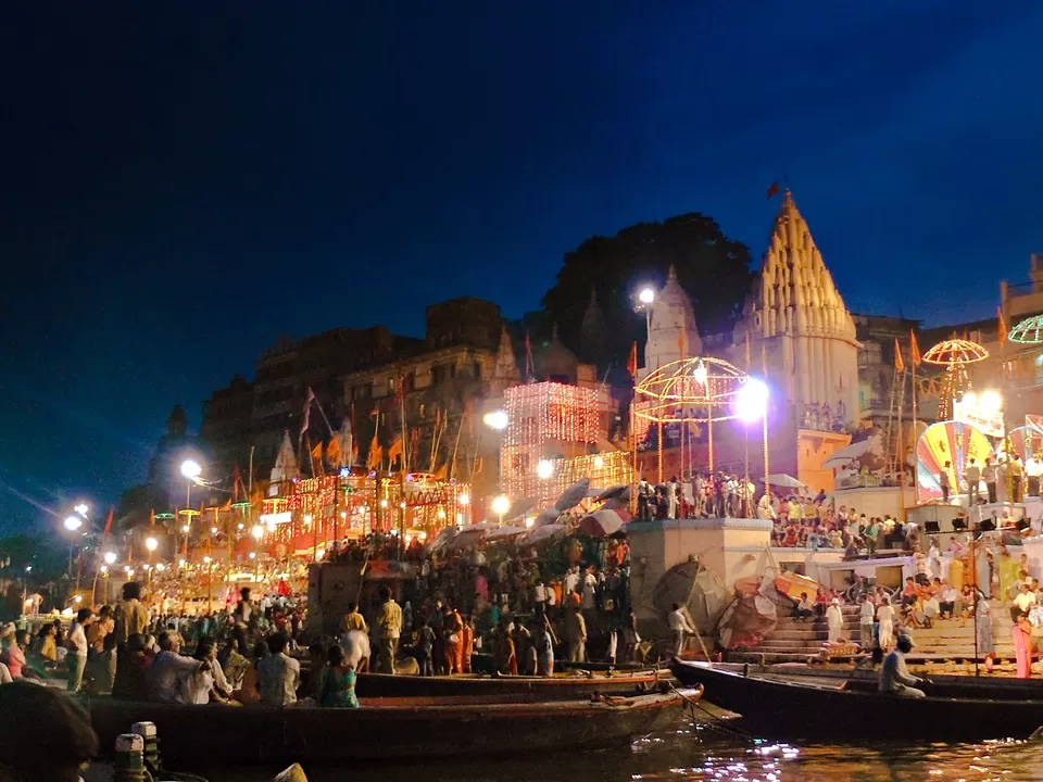 Photo of Varanasi, Uttar Pradesh, India by Disha Kapkoti