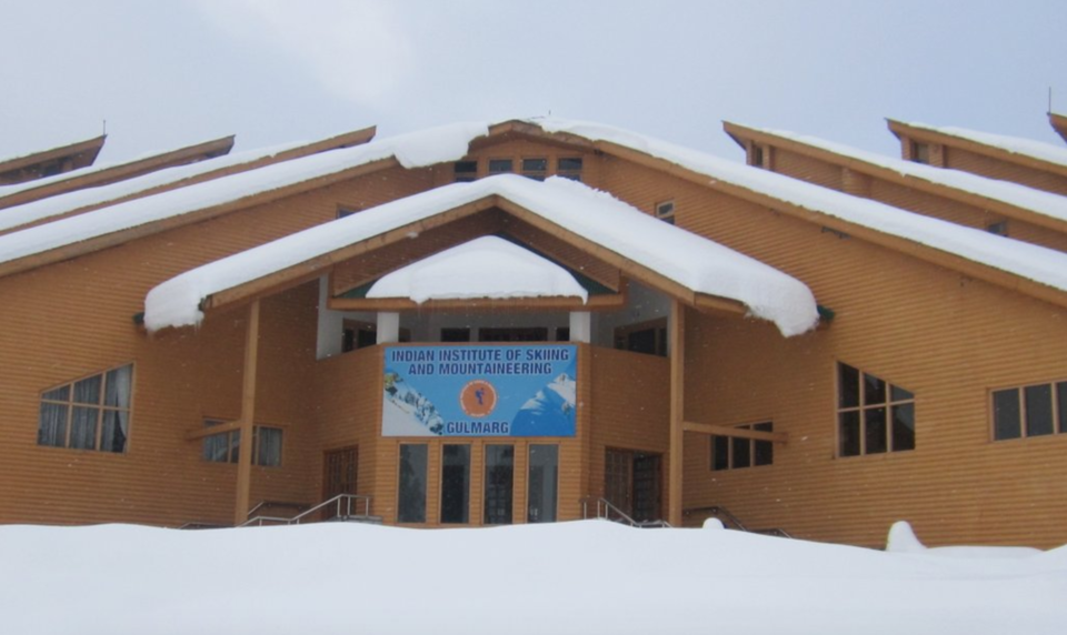 Photo of All You Need To Know About Learning Basic Skiing In Gulmarg 1/4 by Disha Kapkoti