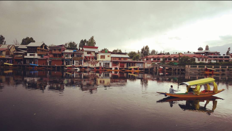 Photo of It's Time to Ditch Boring Hotels Because These Gorgeous Houseboats in Srinagar Await You! by Disha Kapkoti