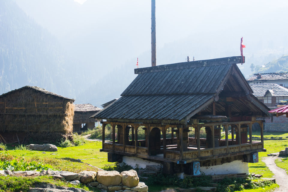 Photo of Tucked In Tirthan Valley, There's A Gorgeous Heritage Village That No One Knows About by Disha Kapkoti