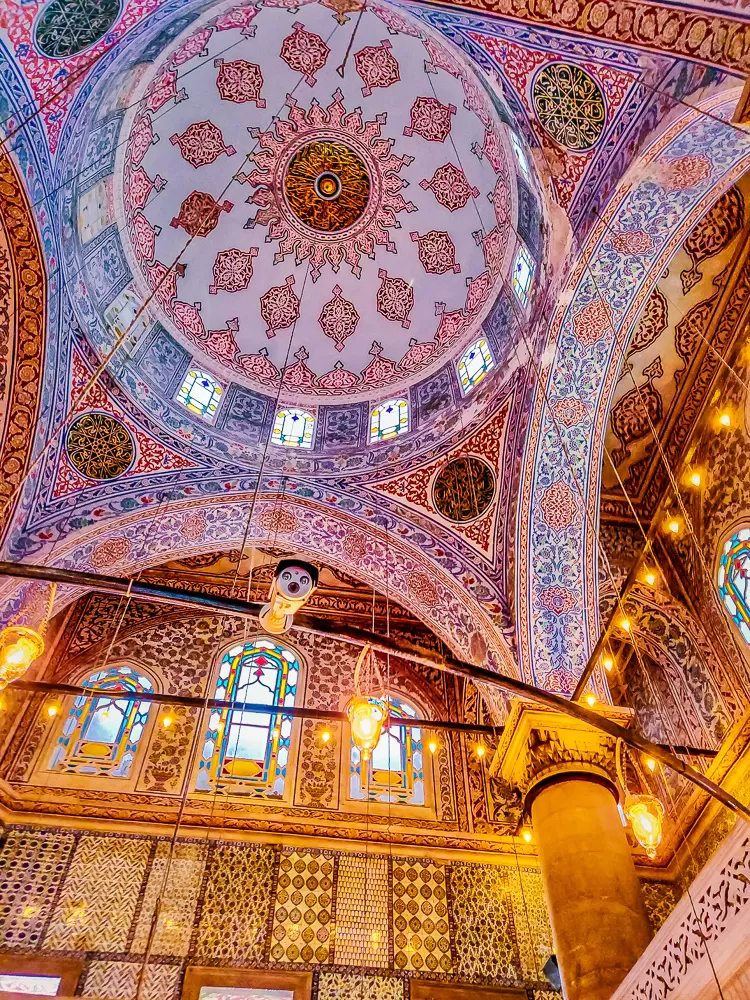 Photo of Sultan Ahmet Mahallesi, Blue Mosque, Atmeydanı Caddesi, Fatih/Istanbul, Turkey by Shreyabond | Travel in Style