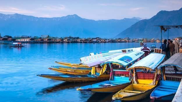Photo of Tourist Attractions & Places to Visit in Srinagar: A Guide For Novice Travelers! 1/2 by reenavacation