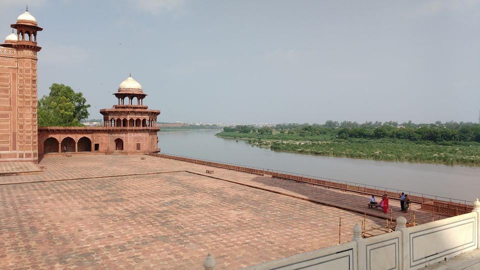 Photo of Taj Mahal, Agra, Uttar Pradesh, India by Sarvjeet B