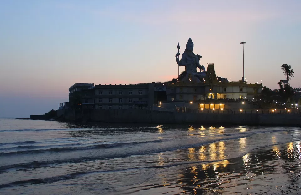 Photo of Murdeshwar Beach by Suresh Shastri