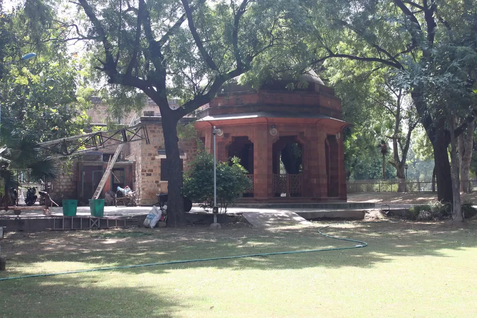 Photo of Qutb Minar , The killa by Suresh Shastri