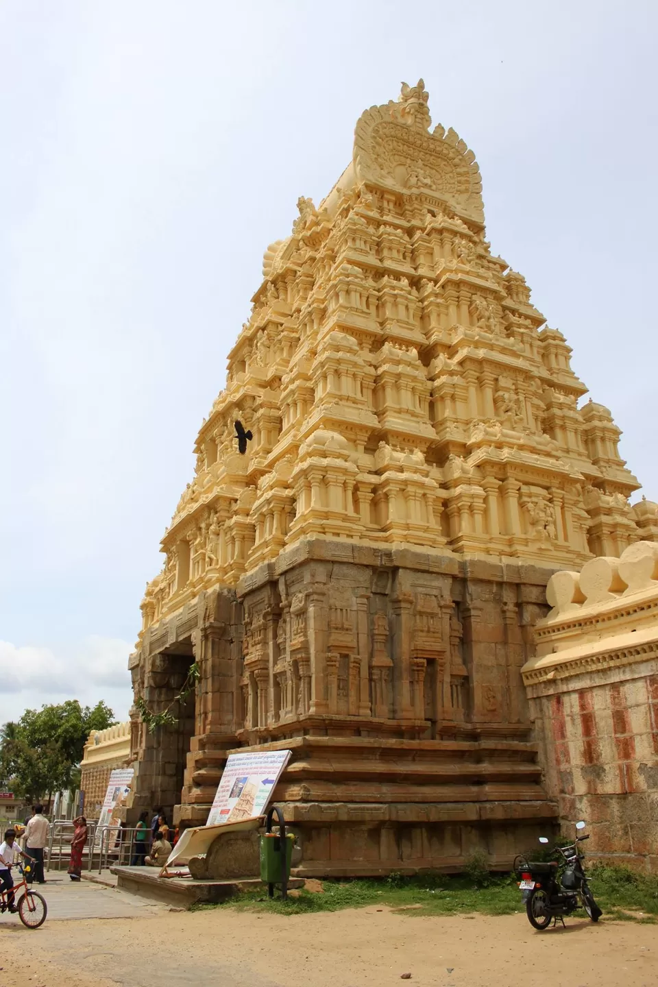 Photo of Sri Ranganathaswamy Temple, Srirangapatna, Karnataka, India by Suresh Shastri