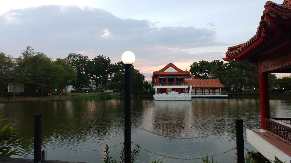 Photo of Chinese Garden Road, Chinese Garden, Singapore by Prajna Padaki