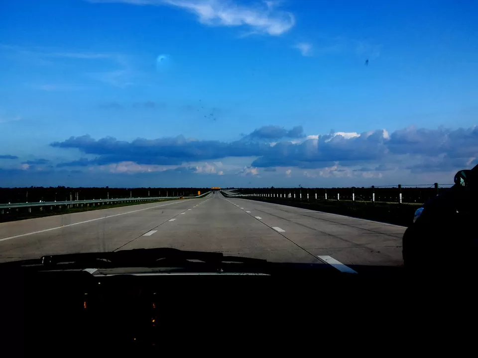 Photo of Yamuna Expressway, Chi V, Greater Noida, Uttar Pradesh, India by Siddharth S
