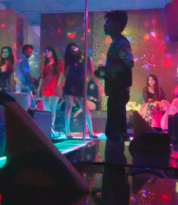 Photo of Paris Bar & Restaurant, New Market Area, Dharmatala, Taltala, Kolkata, West Bengal, India by Siddharth S