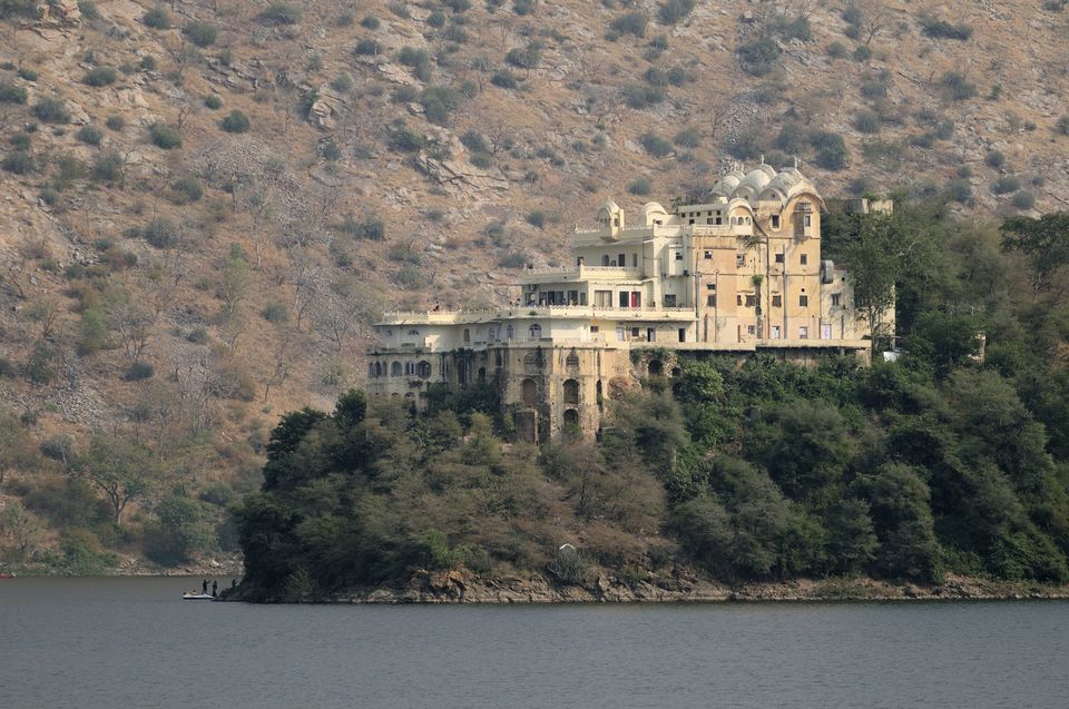Photo of Siliserh Lake, Kishanpur, Rajasthan, India by Devika Maheshwari