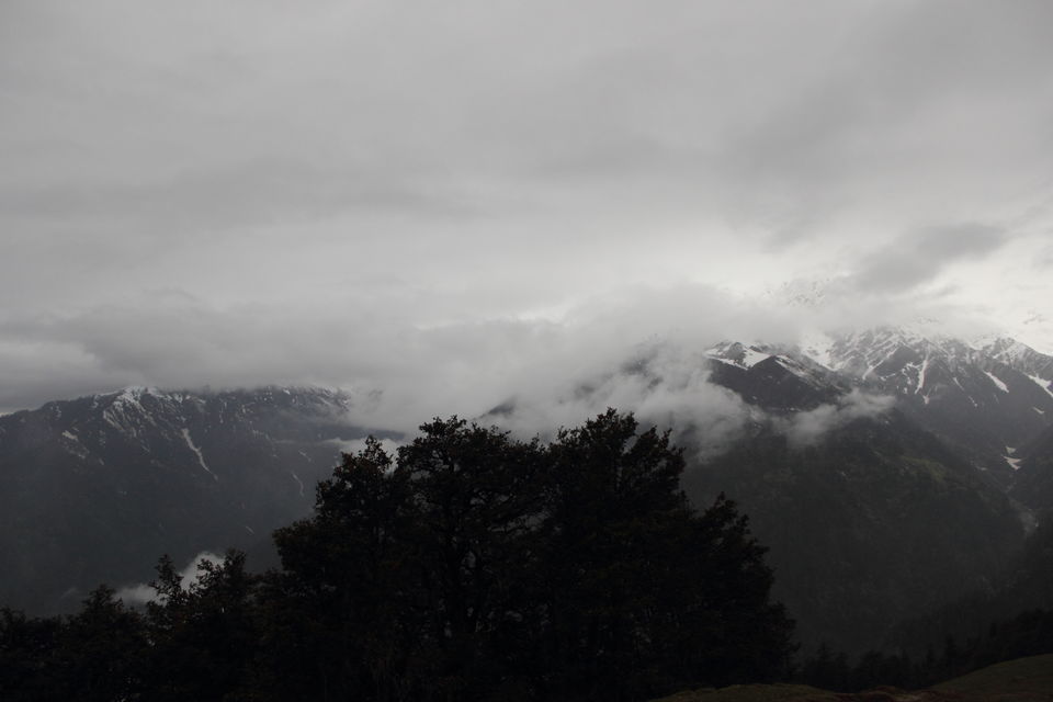 Photo of Saurkundi Pass - A Trail offers you to enjoy the timeless beauty of Kullu valley by Rishi Datta