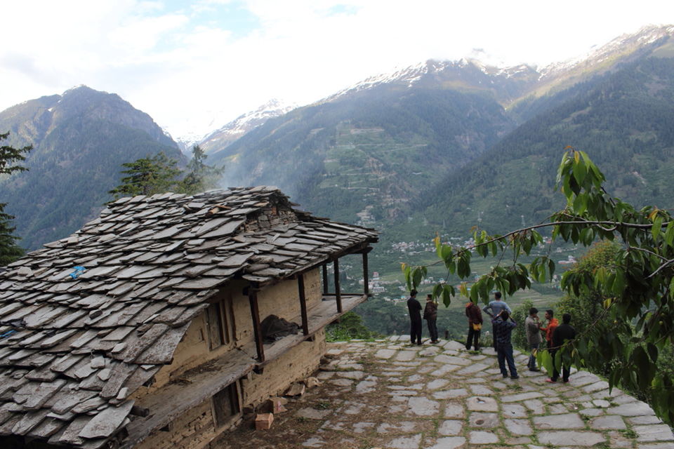 Photo of Saurkundi Pass - A Trail offers you to enjoy the timeless beauty of Kullu valley by Rishi Datta