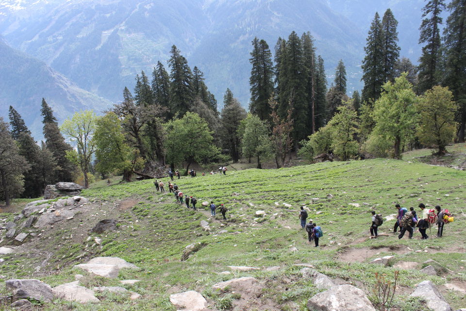 Photo of Saurkundi Pass - A Trail offers you to enjoy the timeless beauty of Kullu valley by Rishi Datta
