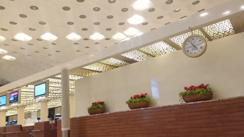 Photo of Chhatrapati Shivaji International Airport (BOM), Terminal 2, Navpada, Vile Parle East, Vile Parle, Mumbai, Maharashtra, India by theuncanny_traveller