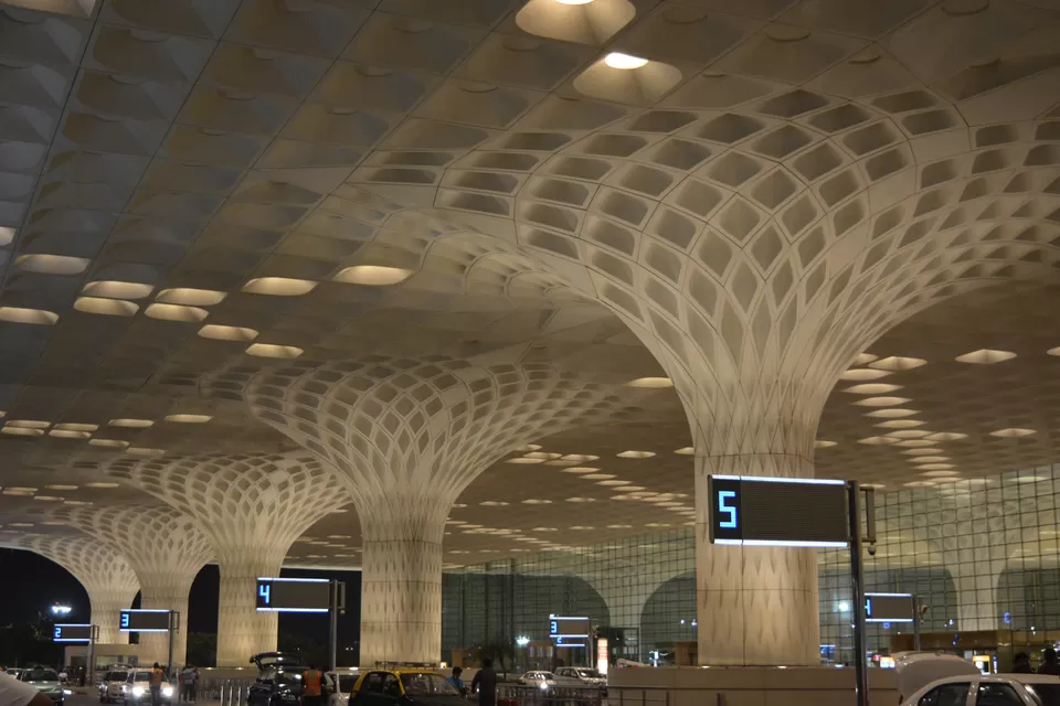 Photo of Chhatrapati Shivaji International Airport (BOM), Terminal 2, Navpada, Vile Parle East, Vile Parle, Mumbai, Maharashtra, India by theuncanny_traveller