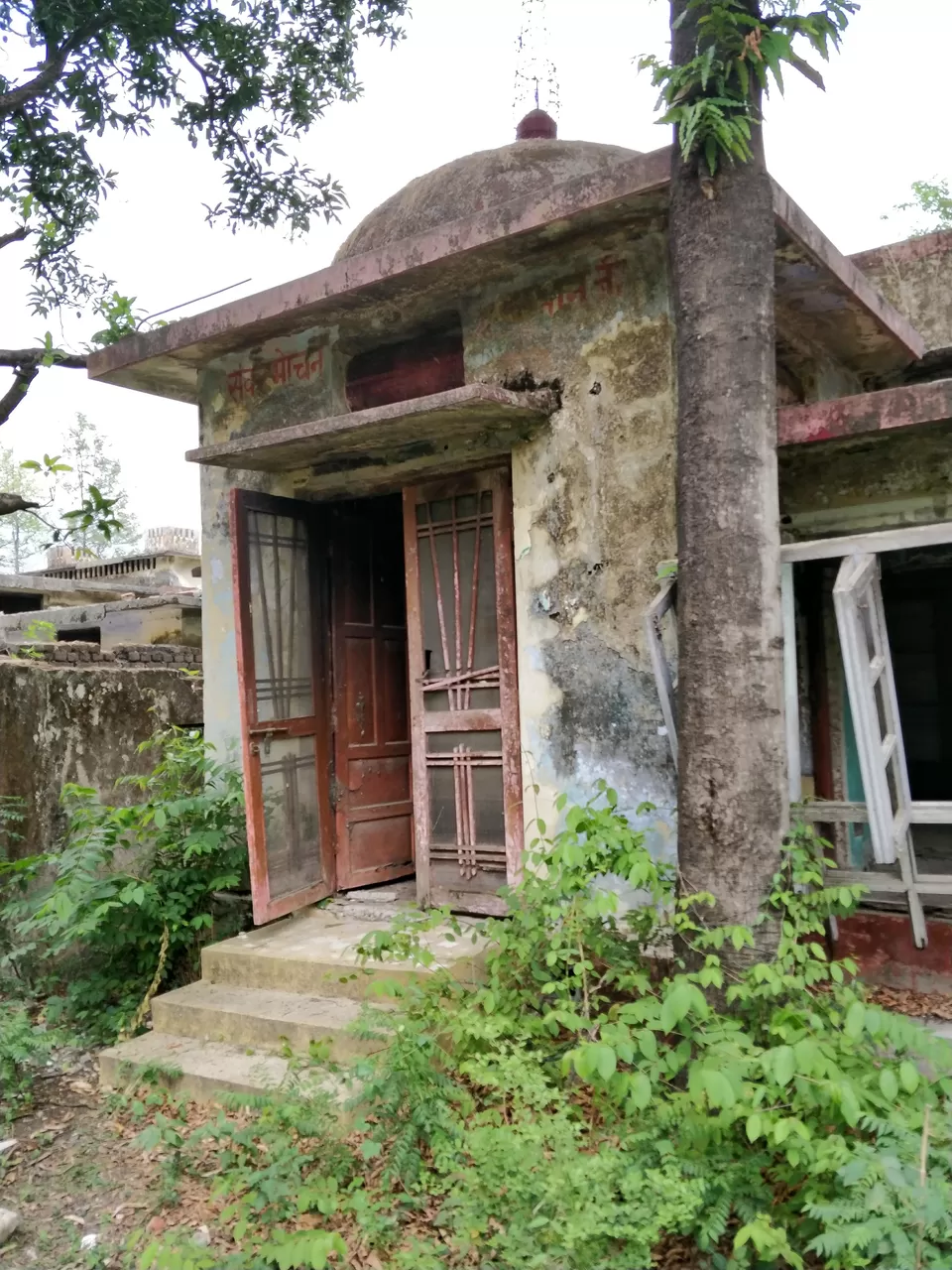 Photo of The Beatle's Ashram, Swarg Ashram, Rishikesh, Uttarakhand, India by theuncanny_traveller