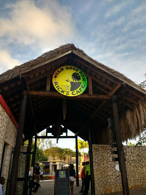 Photo of Photo Story : World's best beach cafe 4/16 by Bhumika Mehta
