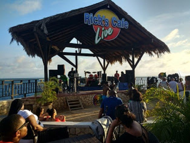 Photo of Photo Story : World's best beach cafe 1/16 by Bhumika Mehta