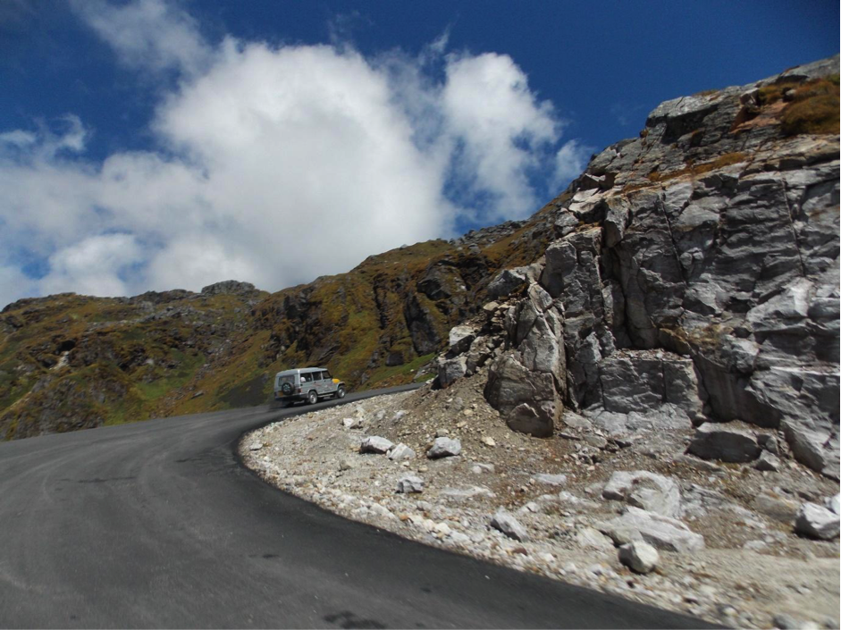 Photo of Trekking in Darjeeling - 3 daunting routes for the spirited hikers 4/4 by Bank Bazaar