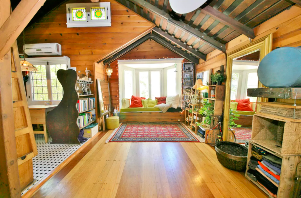 Photo of Gorgeous Celebrity Homes That You Can Actually Book Right Now! 2/13 by Richa Devi