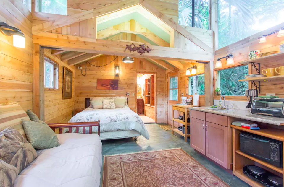 Photo of Gorgeous Celebrity Homes That You Can Actually Book Right Now! 5/13 by Richa Devi