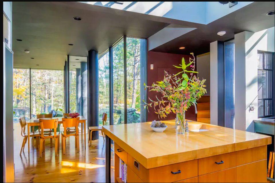 Photo of Gorgeous Celebrity Homes That You Can Actually Book Right Now! 9/13 by Richa Devi