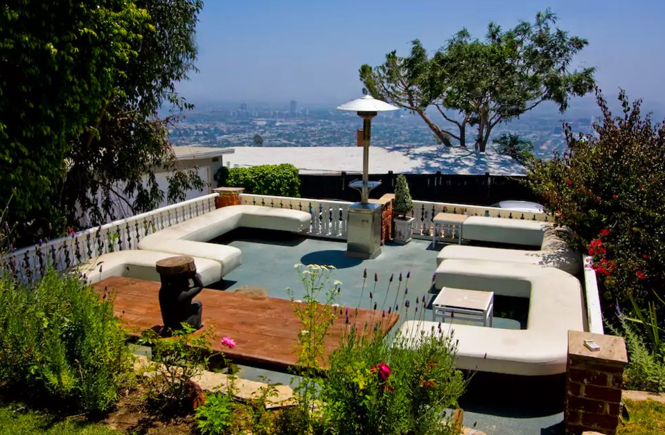 Photo of Gorgeous Celebrity Homes That You Can Actually Book Right Now! 13/13 by Richa Devi